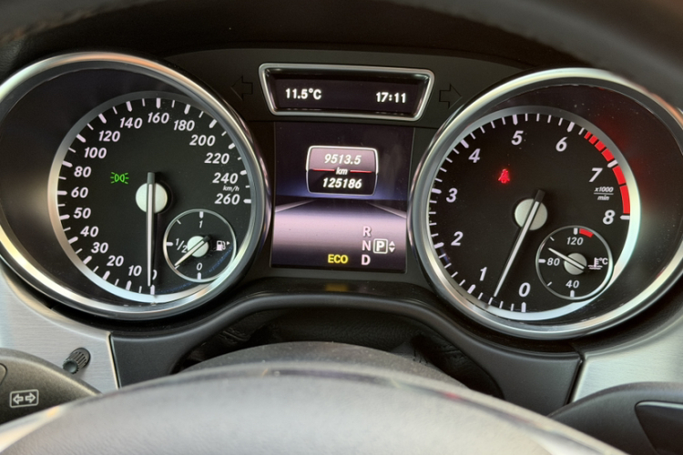 奔驰M级 2014款 ML 320 4MATIC中控内饰15