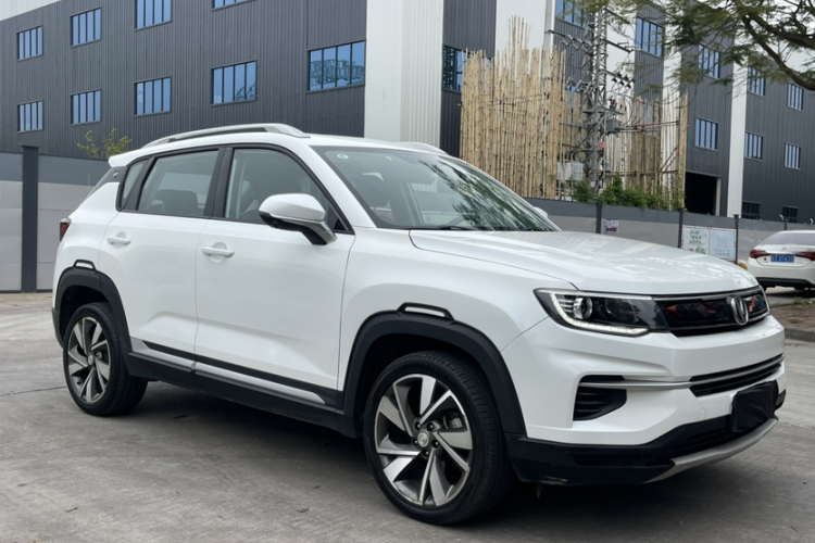 长安CS35PLUS 2019款 1.4T DCT酷联蓝鲸版车身外观6004