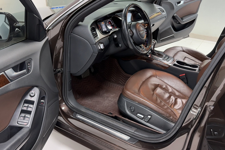 奥迪A4L 2015款 35 TFSI 自动舒适型中控内饰7003