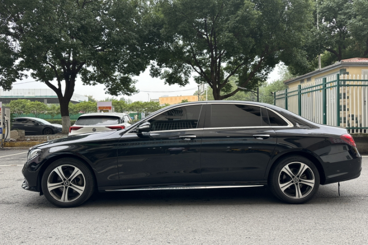 奔驰E级 2019款 E 200 L 运动型车身外观6001