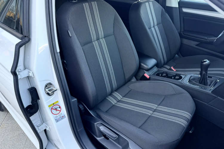 大众 凌渡 2018款 230TSI 手动风尚版局部细节41