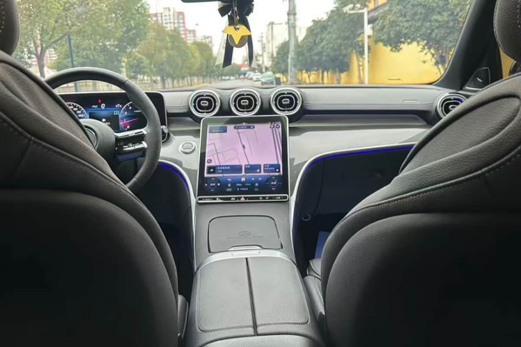 奔驰C级 2024款 C 260 L 皓夜运动版中控内饰7014