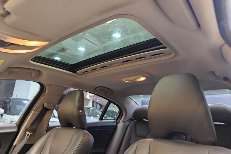 沃尔沃S60 2017款 S60L T3 智进版中控内饰7012