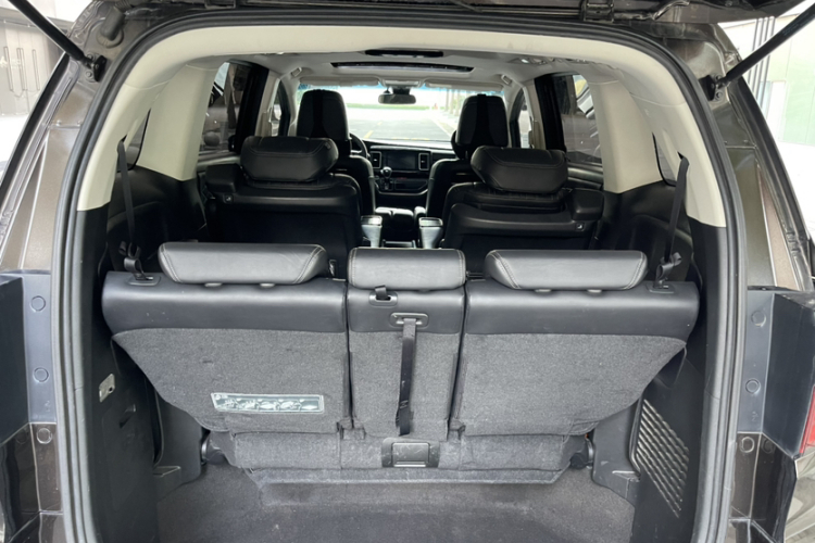 本田 艾力绅 2019款 2.0L 混动至尊版中控内饰7007