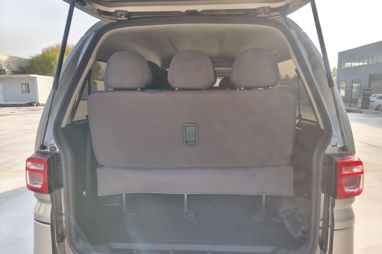 东风风行 菱智 2023款 M5L 1.6L 舒适型 9座局部细节23