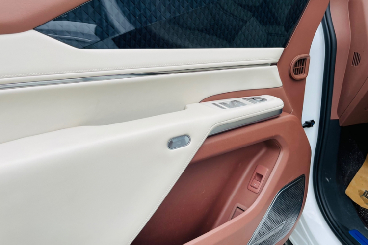 比亚迪 夏 2025款 DM-i 1.5T 180km 卓越型中控内饰7005