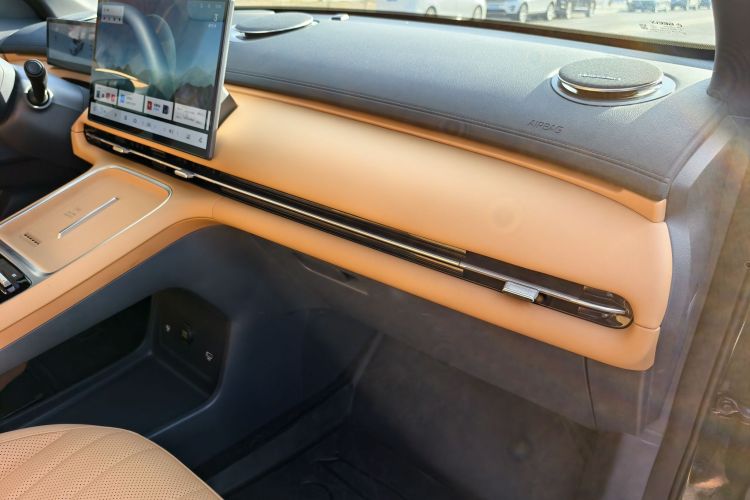 吉利银河 银河星舰7 EM-i 2025款 120km 探索+版中控内饰7010