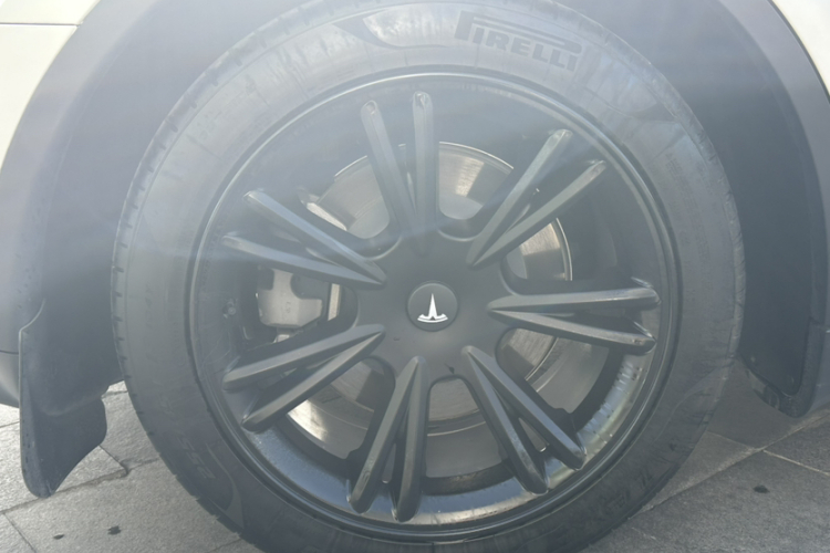 特斯拉 Model Y 2022款 改款 后轮驱动版车身外观6004