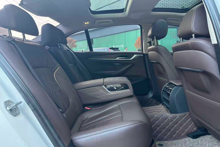 宝马5系 2020款 530Li 领先型 豪华套装车身外观6011