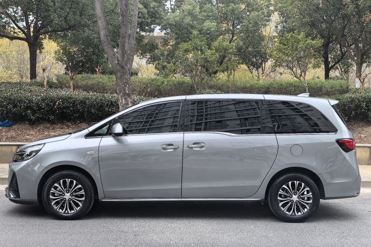 别克GL8 2023款 陆上公务舱 652T 豪华型车身外观6003