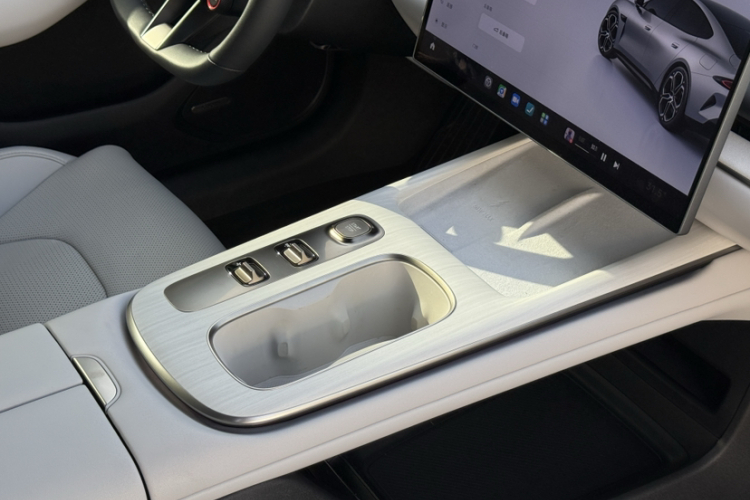 小米汽车 小米SU7 2024款 后驱标准创始版中控内饰7002