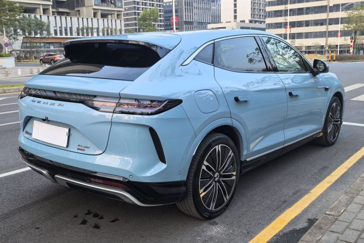 腾势N7 2025款 630 四驱智驾双激光旗舰版车身外观6006