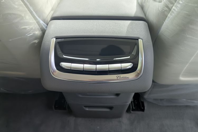 凯迪拉克XT6 2022款 2.0T 七座四驱豪华型标准版中控内饰7005