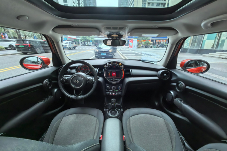 MINI 2019款 1.5T ONE 五门版中控内饰7006