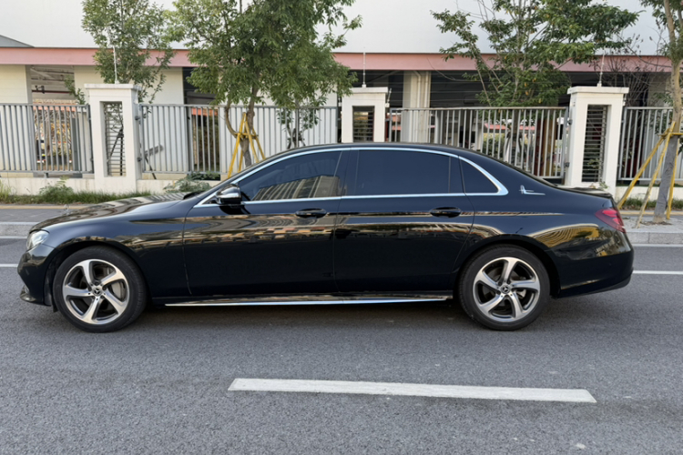 奔驰E级 2018款 改款 E 300 L 运动豪华型车身外观6005