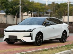 吉利银河 银河L6 2023款 125km 星舰