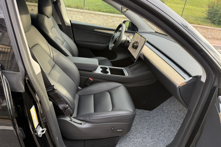 特斯拉 Model Y 2022款 后轮驱动版中控内饰7008