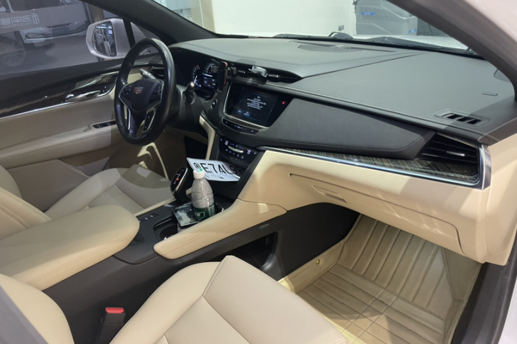 凯迪拉克XT5 2016款 28T 四驱技术型中控内饰7004