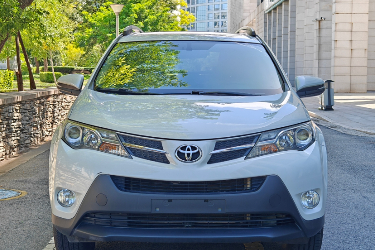 丰田 RAV4荣放 2015款 2.0L CVT两驱风尚版车身外观6004