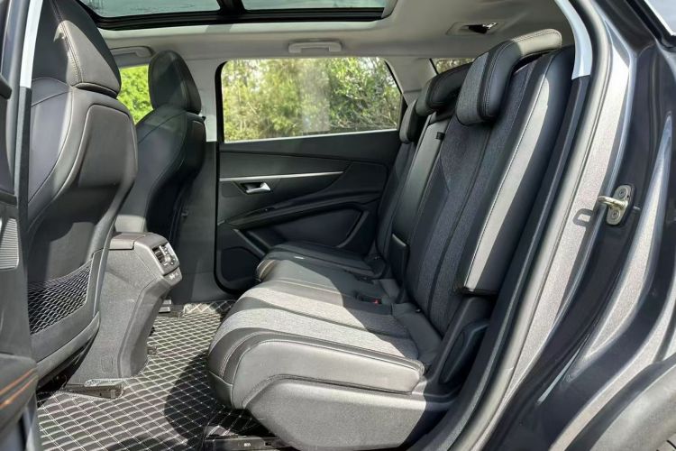 标致5008 2017款 380THP 5座精英版中控内饰7006