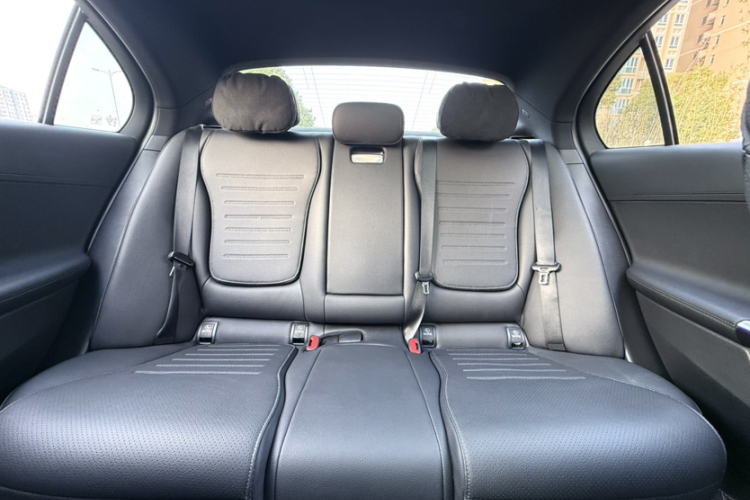 奔驰C级 2023款 C 260 L 运动版中控内饰7013