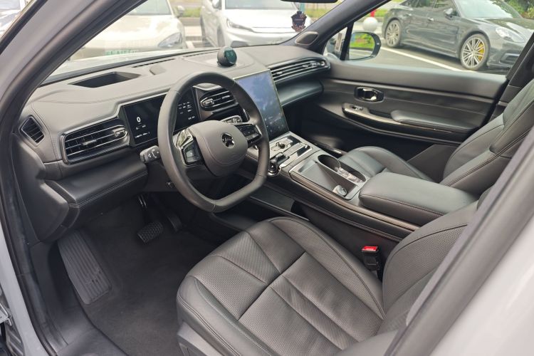 蔚来ES8 2020款 415KM 签名版 六座版中控内饰7002