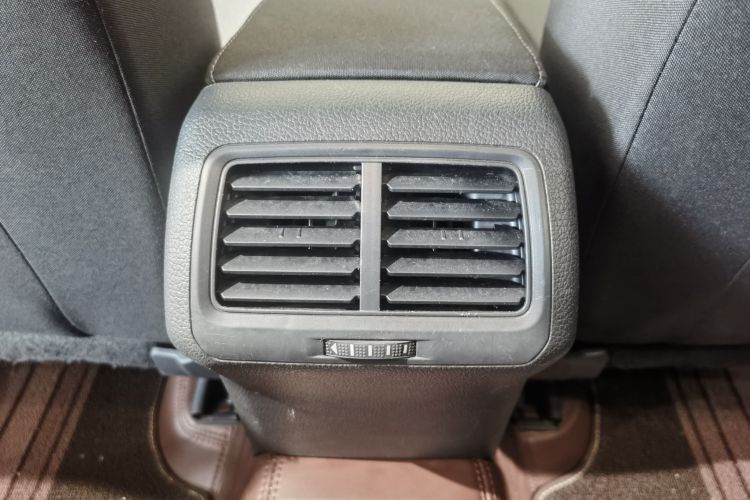 大众 高尔夫 2016款 1.6L 自动舒适型中控内饰7002