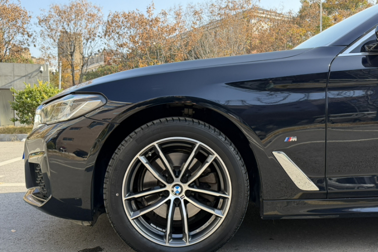 宝马5系 2022款 改款二 525Li M运动套装车身外观6007