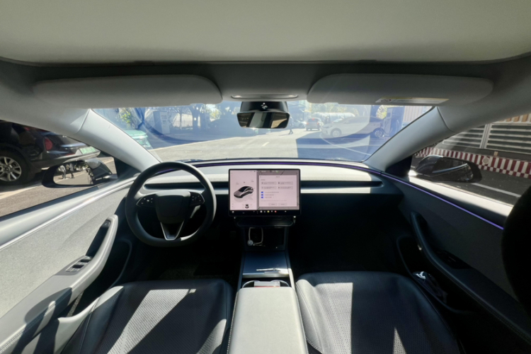 特斯拉 Model 3 2025款 后轮驱动版中控内饰7005