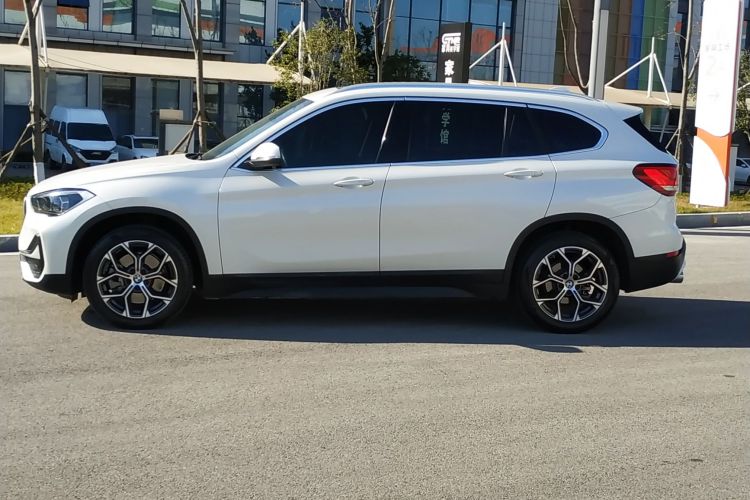 宝马X1 2022款 sDrive25Li 领先型车身外观6010