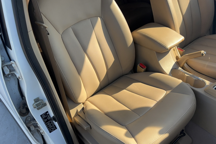 宝骏730 2014款 1.5L 手动舒适型 7座局部细节41