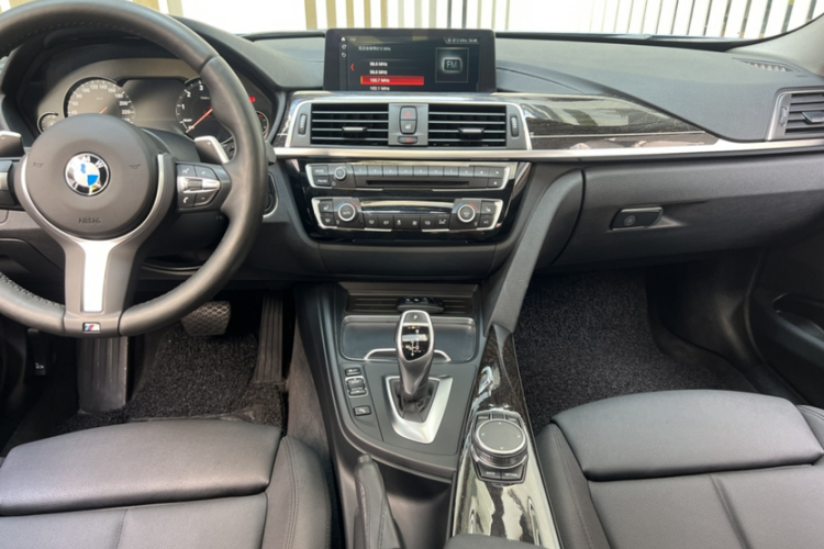 宝马3系 2018款 320Li M运动曜夜版中控内饰7004