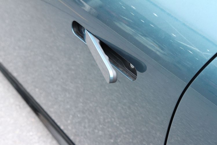 小鹏P7 2025款 750 四驱高性能 Ultra车身外观6009