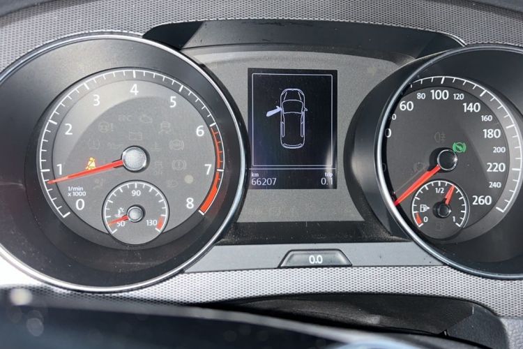 大众 高尔夫·嘉旅 2018款 230TSI 自动进取型中控内饰15