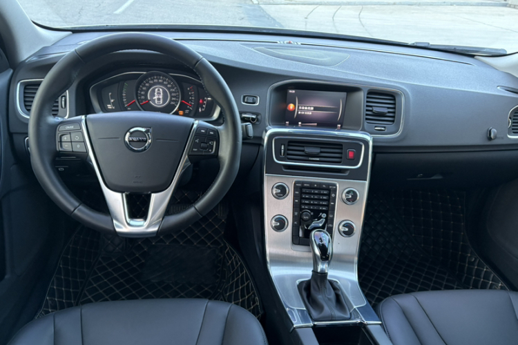 沃尔沃S60 2019款 S60L 改款 T5 智进进阶版中控内饰7001