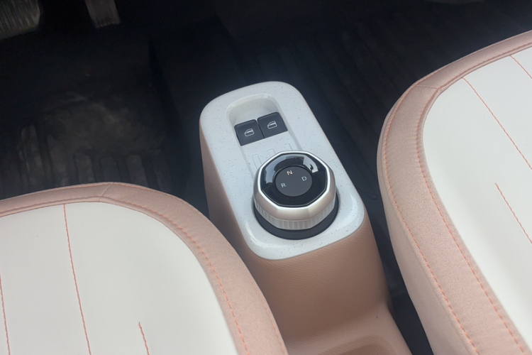 吉利银河 2024款 熊猫mini 200km 耐力熊局部细节18