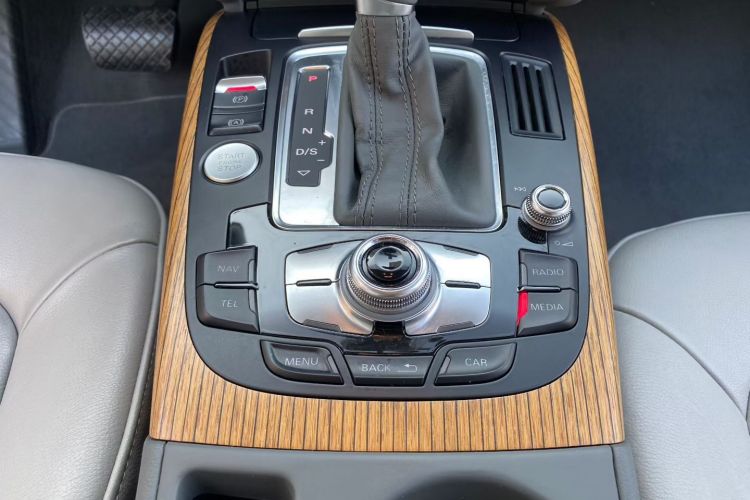 奥迪A4L 2015款 35 TFSI 自动豪华型中控内饰7006