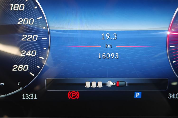 奔驰C级 2024款 C 260 L 皓夜运动版中控内饰15