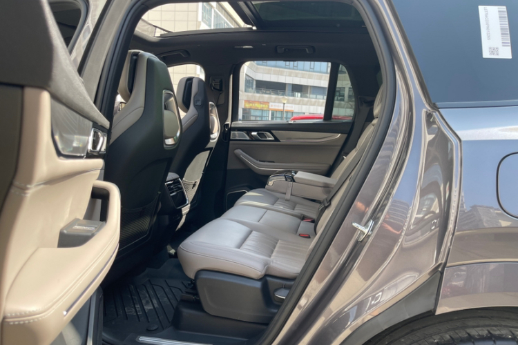 领克09 EM-P 2023款 2.0TD EM-P 远航版PM 七座车身外观6004