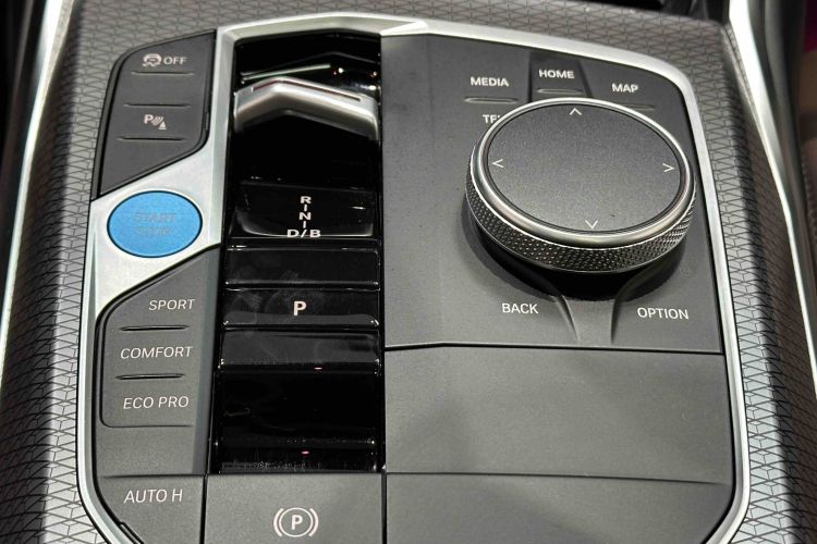 宝马i3 2024款 eDrive 40 L 曜夜套装中控内饰7011