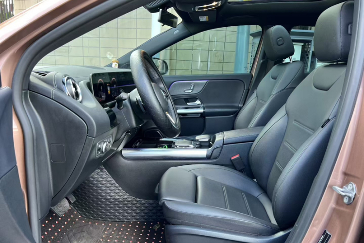 奔驰GLA 2020款 GLA 200中控内饰7003