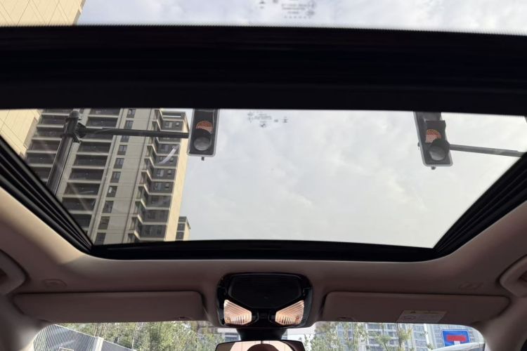 宝马3系 2025款 330Li M运动曜夜套装中控内饰7005