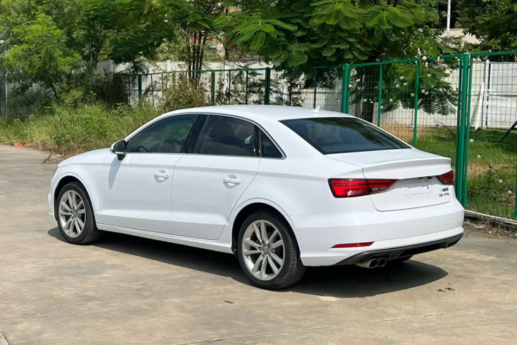 奥迪A3 2018款 30周年年型 Limousine 35 TFSI 进取型车身外观6004