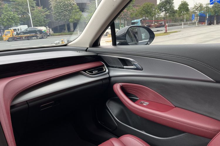 红旗H5 2024款 2.0T 自动智联旗畅版中控内饰7011