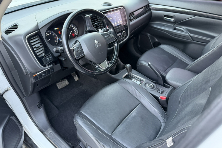 三菱 欧蓝德 2016款 2.4L 四驱精英版 5座中控内饰7003