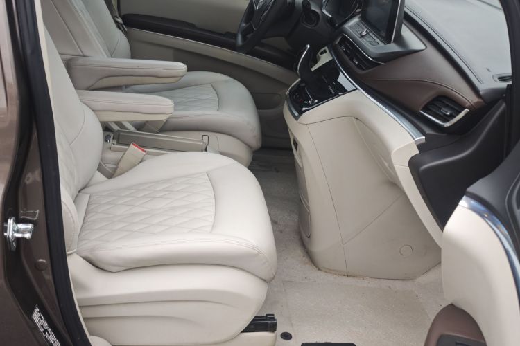 别克GL8 2023款 陆上公务舱 舒适型中控内饰7006