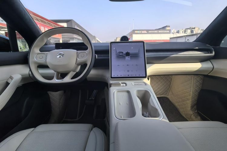 蔚来ES6 2024款 75kWh中控内饰7006