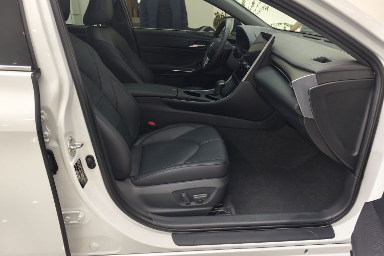 丰田 亚洲龙 2023款 2.5L 豪华版中控内饰7008