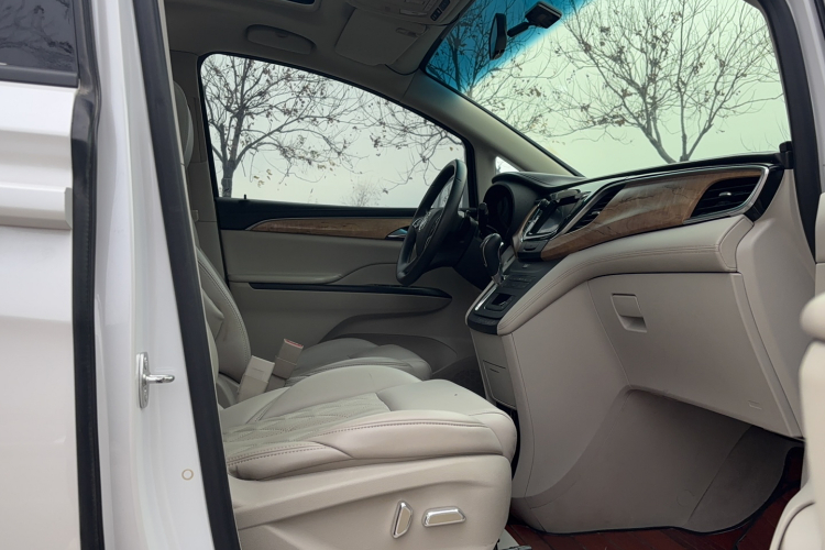 别克GL8 2018款 ES 28T 舒适型 国VI中控内饰7005