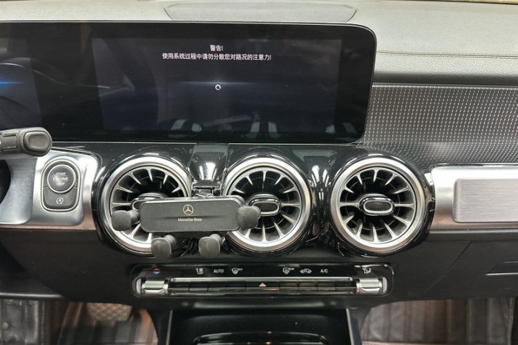 奔驰GLB 2021款 GLB 200 动感型中控内饰7006